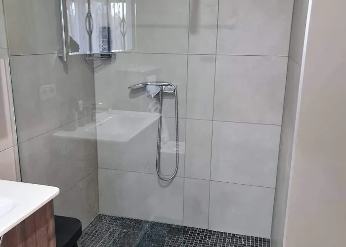 Na Lesnym Wzgorzu * Rusinowo (Slawno)